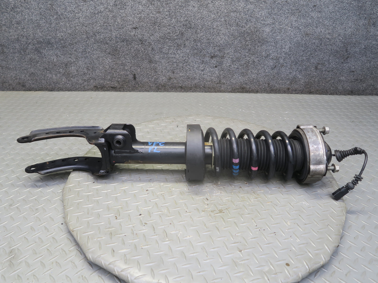 2015-2018 Porsche Cayenne 958 AWD E-hybrid Front Strut Shock Absorber Set of 2