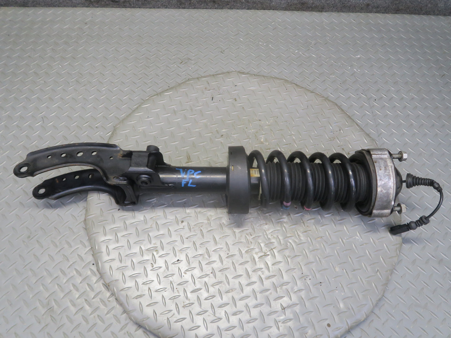 2015-2018 Porsche Cayenne 958 AWD E-hybrid Front Strut Shock Absorber Set of 2
