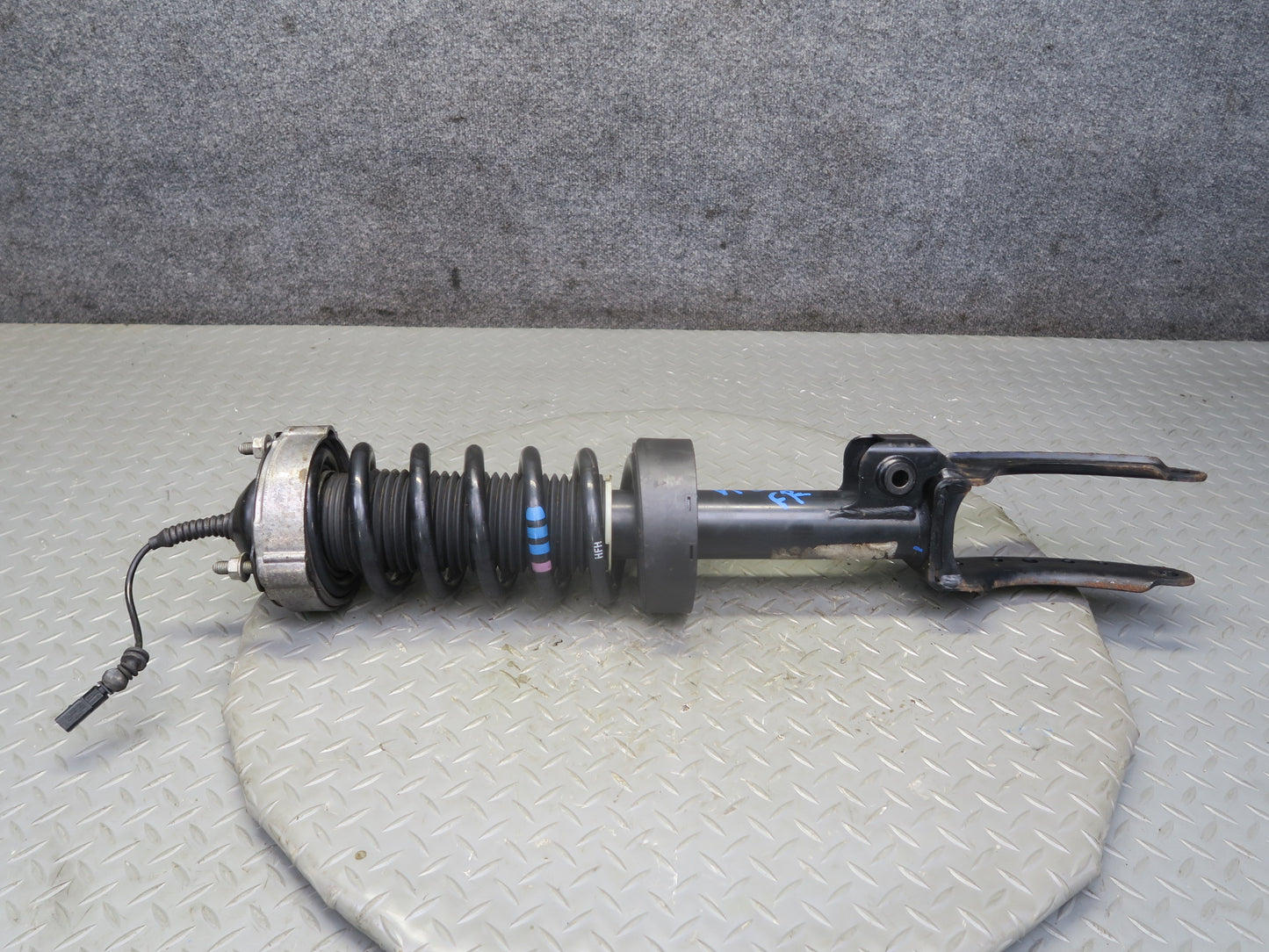 2015-2018 Porsche Cayenne 958 AWD E-hybrid Front Strut Shock Absorber Set of 2
