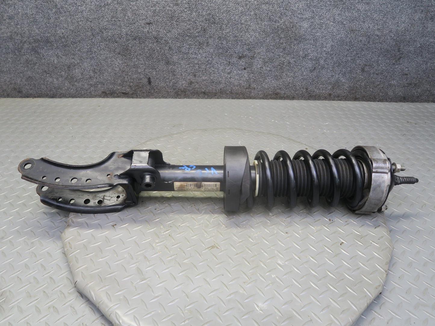 2015-2018 Porsche Cayenne 958 AWD E-hybrid Front Strut Shock Absorber Set of 2