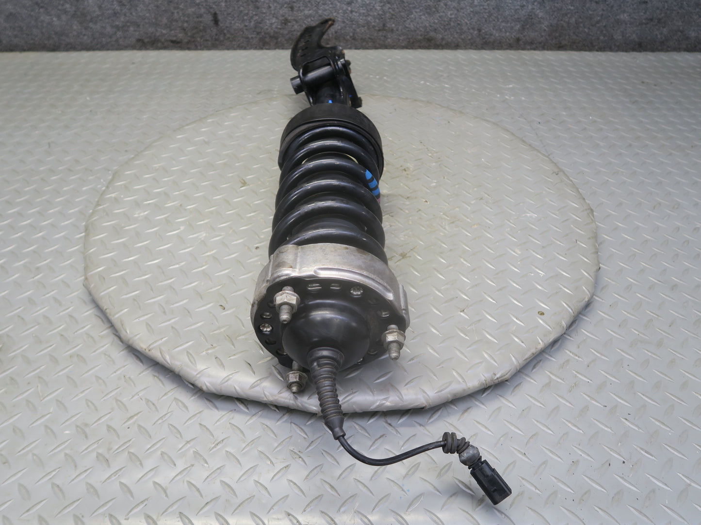 2015-2018 Porsche Cayenne 958 AWD E-hybrid Front Strut Shock Absorber Set of 2