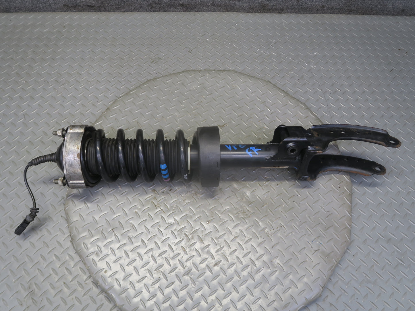 2015-2018 Porsche Cayenne 958 AWD E-hybrid Front Strut Shock Absorber Set of 2