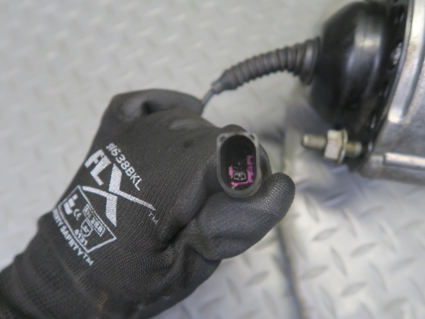 2015-2018 Porsche Cayenne 958 AWD E-hybrid Front Strut Shock Absorber Set of 2