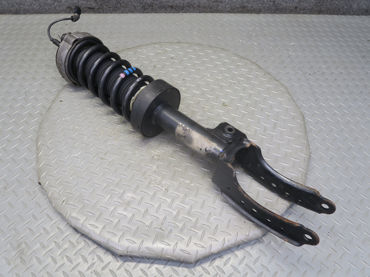 2015-2018 Porsche Cayenne 958 AWD E-hybrid Front Strut Shock Absorber Set of 2