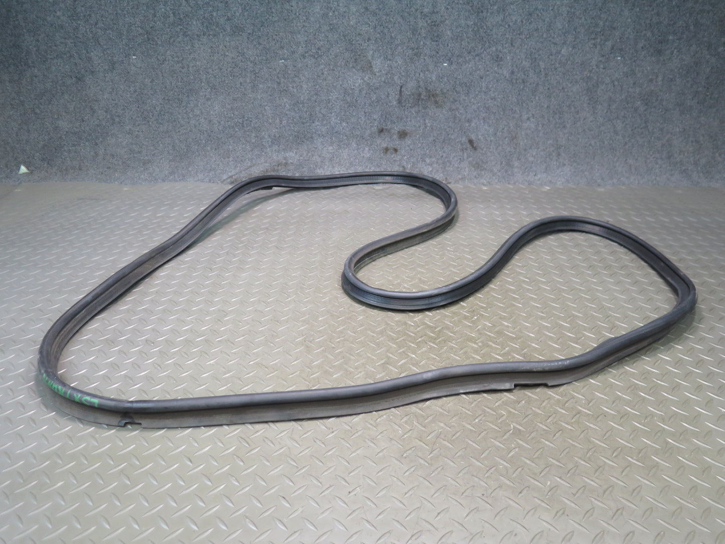 01-06 Lexus UCF30L LS430 Rear Trunk Lid Weatherstrip Rubber Seal OEM