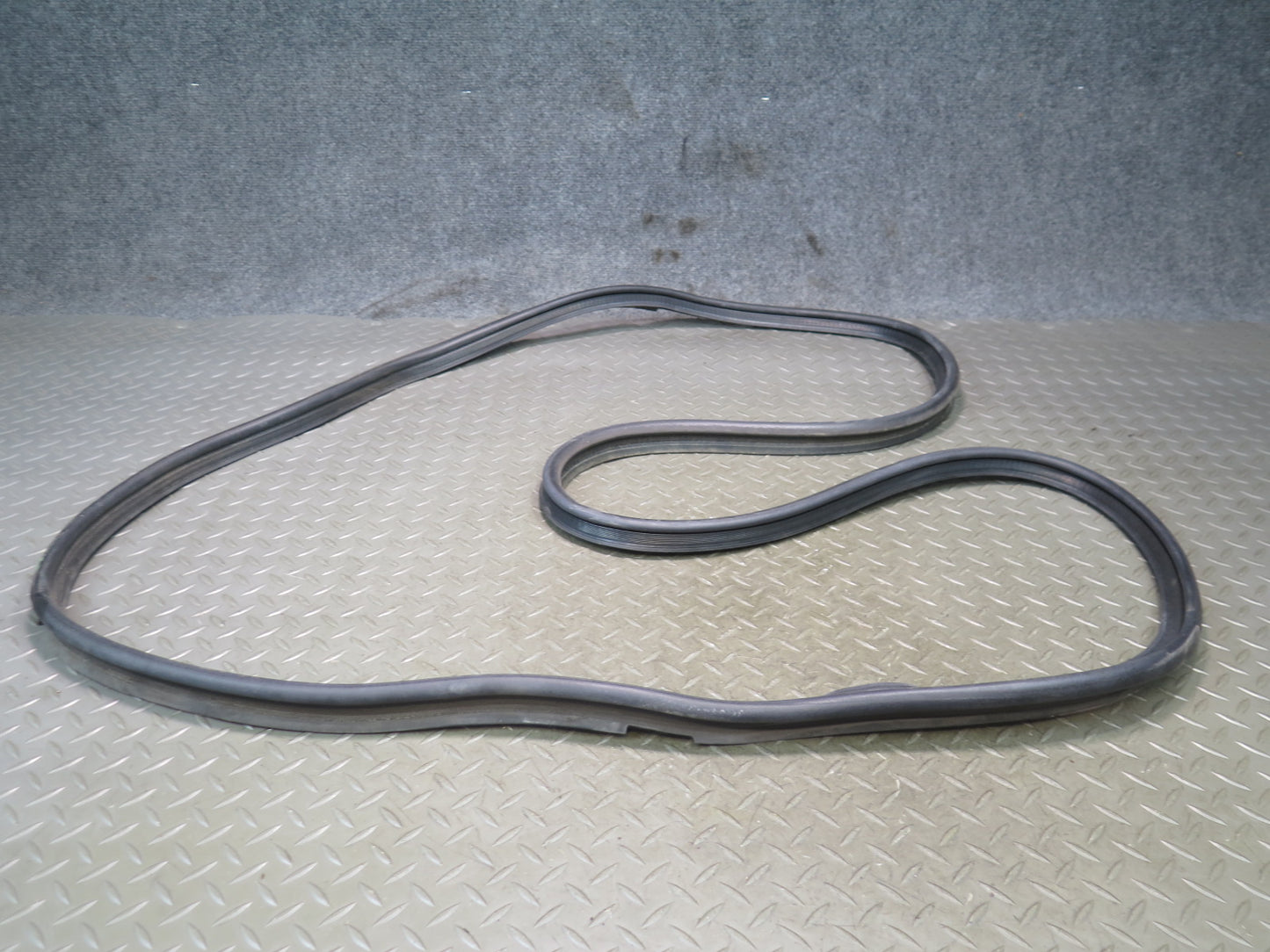 01-06 Lexus UCF30L LS430 Rear Trunk Lid Weatherstrip Rubber Seal OEM
