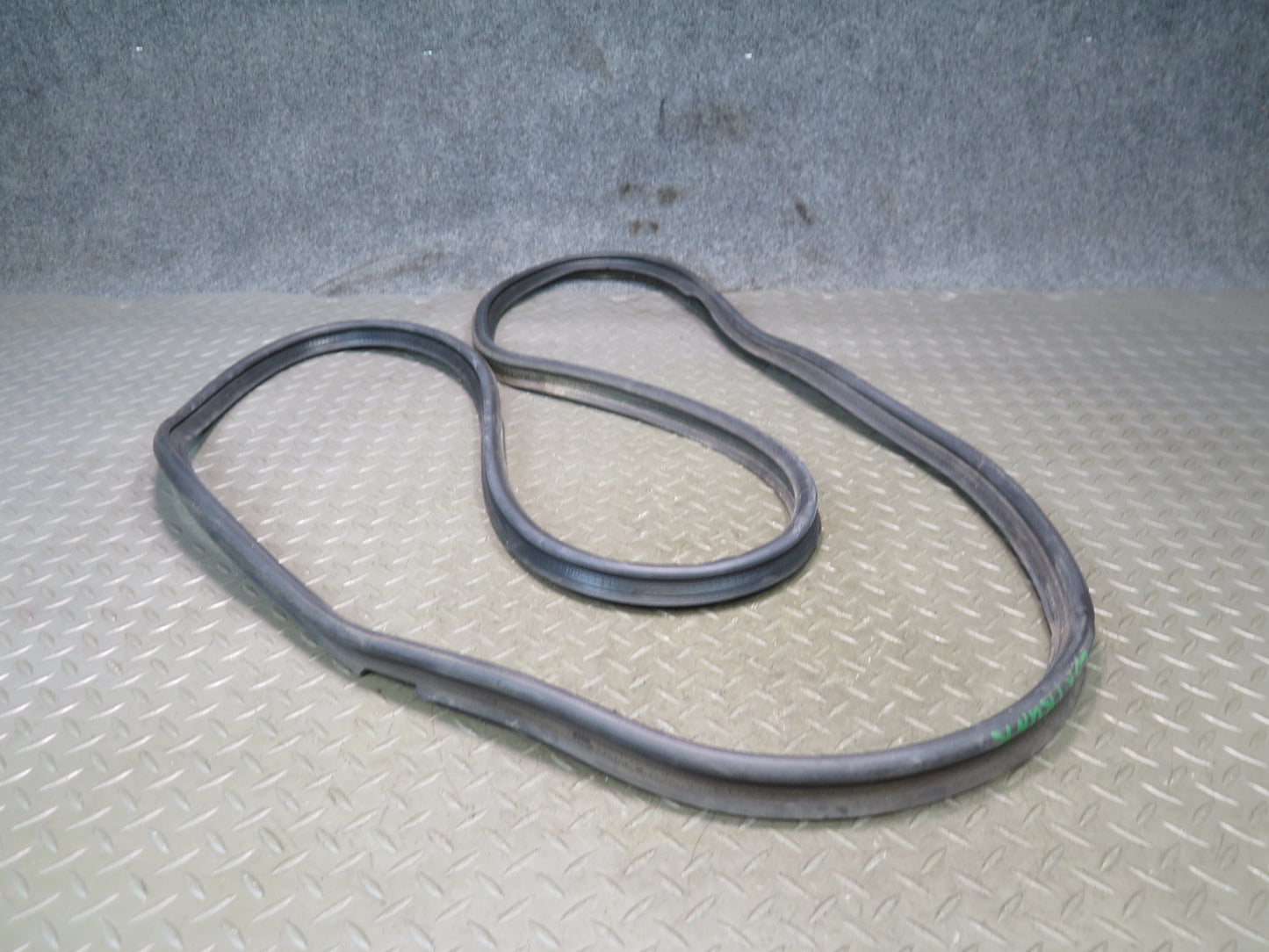 01-06 Lexus UCF30L LS430 Rear Trunk Lid Weatherstrip Rubber Seal OEM