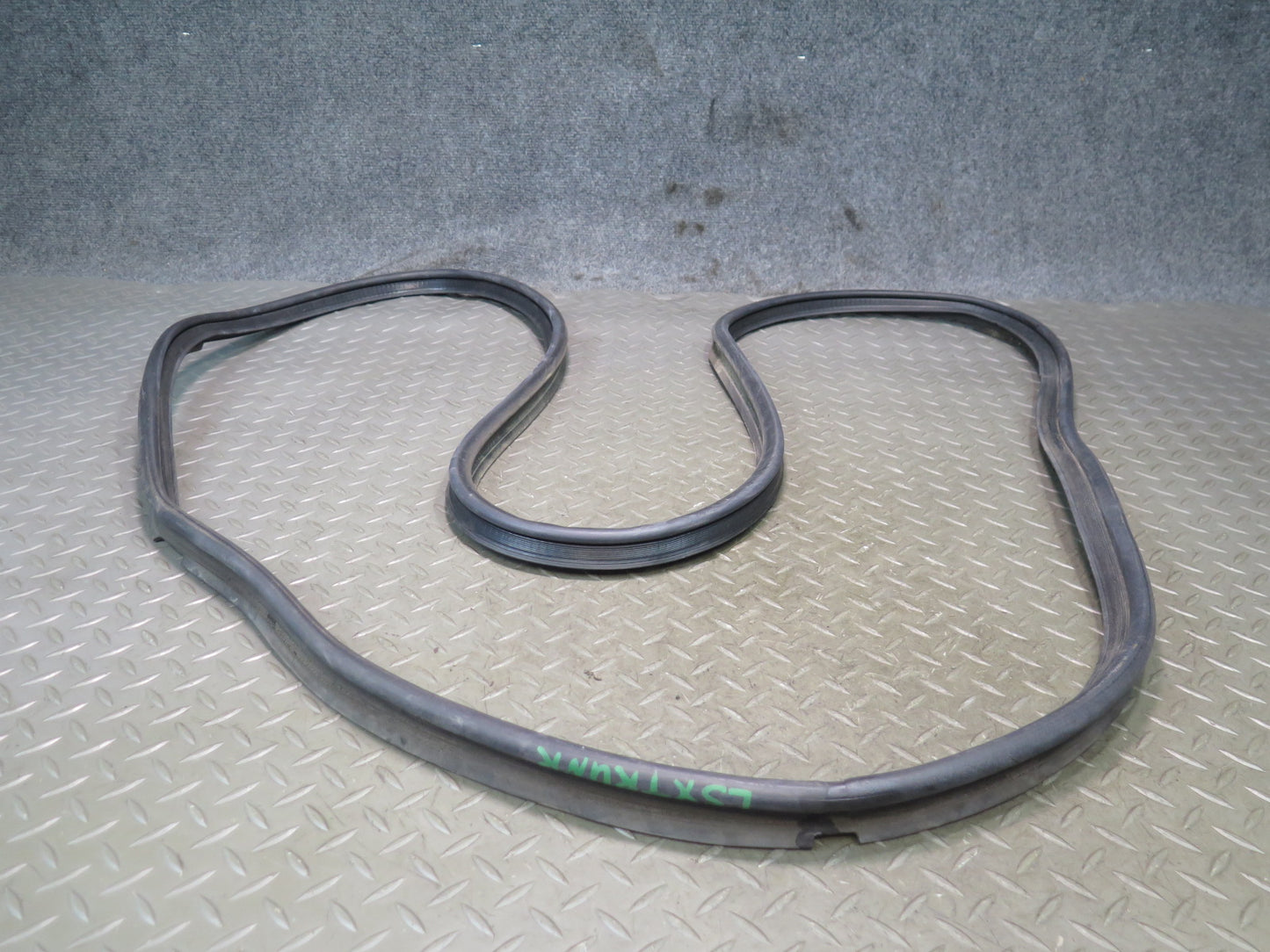 01-06 Lexus UCF30L LS430 Rear Trunk Lid Weatherstrip Rubber Seal OEM