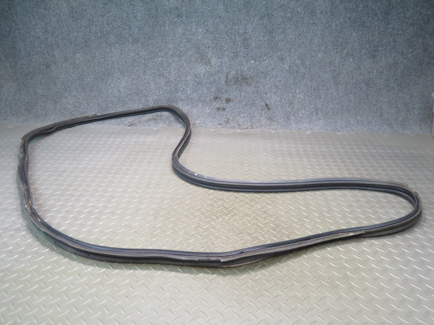 01-06 Lexus UCF30L LS430 Rear Trunk Lid Weatherstrip Rubber Seal OEM