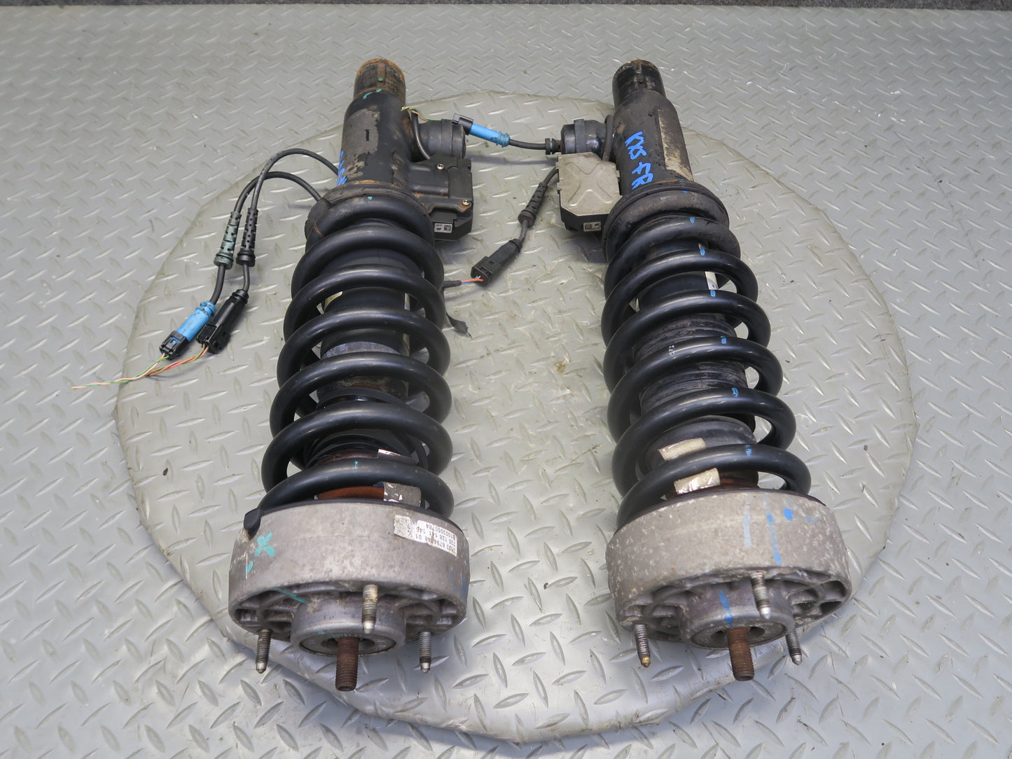 2010-2014 BMW E70 E71 X5M X6M Front VDC Strut Shock Absorber Set of 2