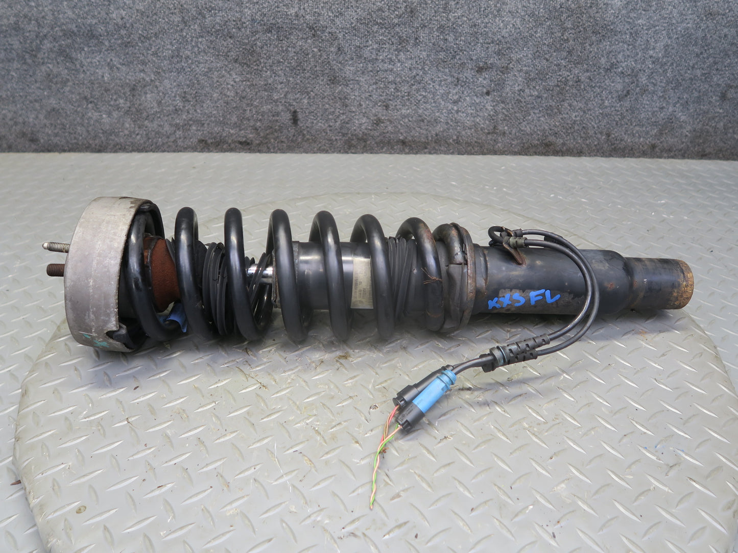 2010-2014 BMW E70 E71 X5M X6M Front VDC Strut Shock Absorber Set of 2