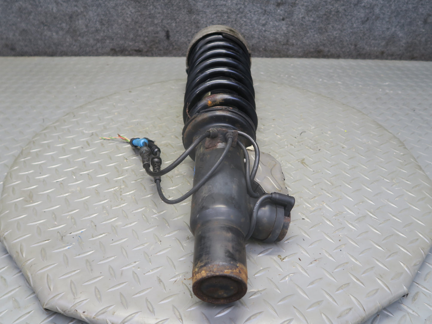 2010-2014 BMW E70 E71 X5M X6M Front VDC Strut Shock Absorber Set of 2