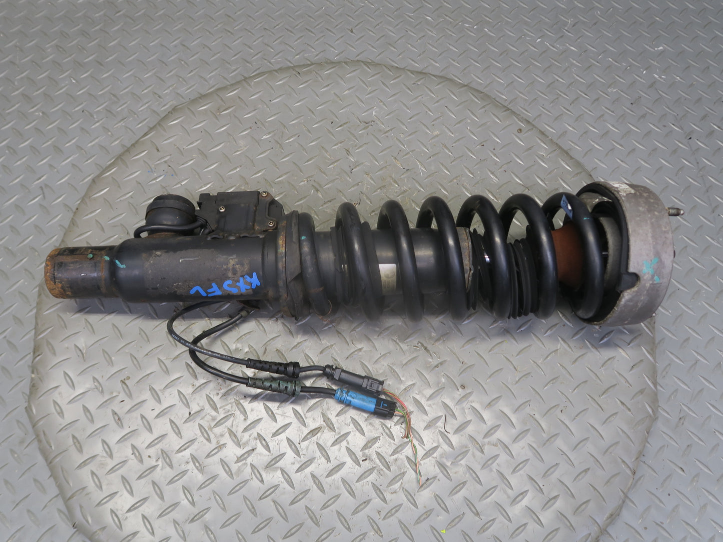 2010-2014 BMW E70 E71 X5M X6M Front VDC Strut Shock Absorber Set of 2