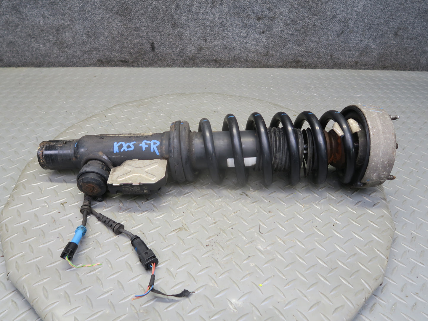 2010-2014 BMW E70 E71 X5M X6M Front VDC Strut Shock Absorber Set of 2