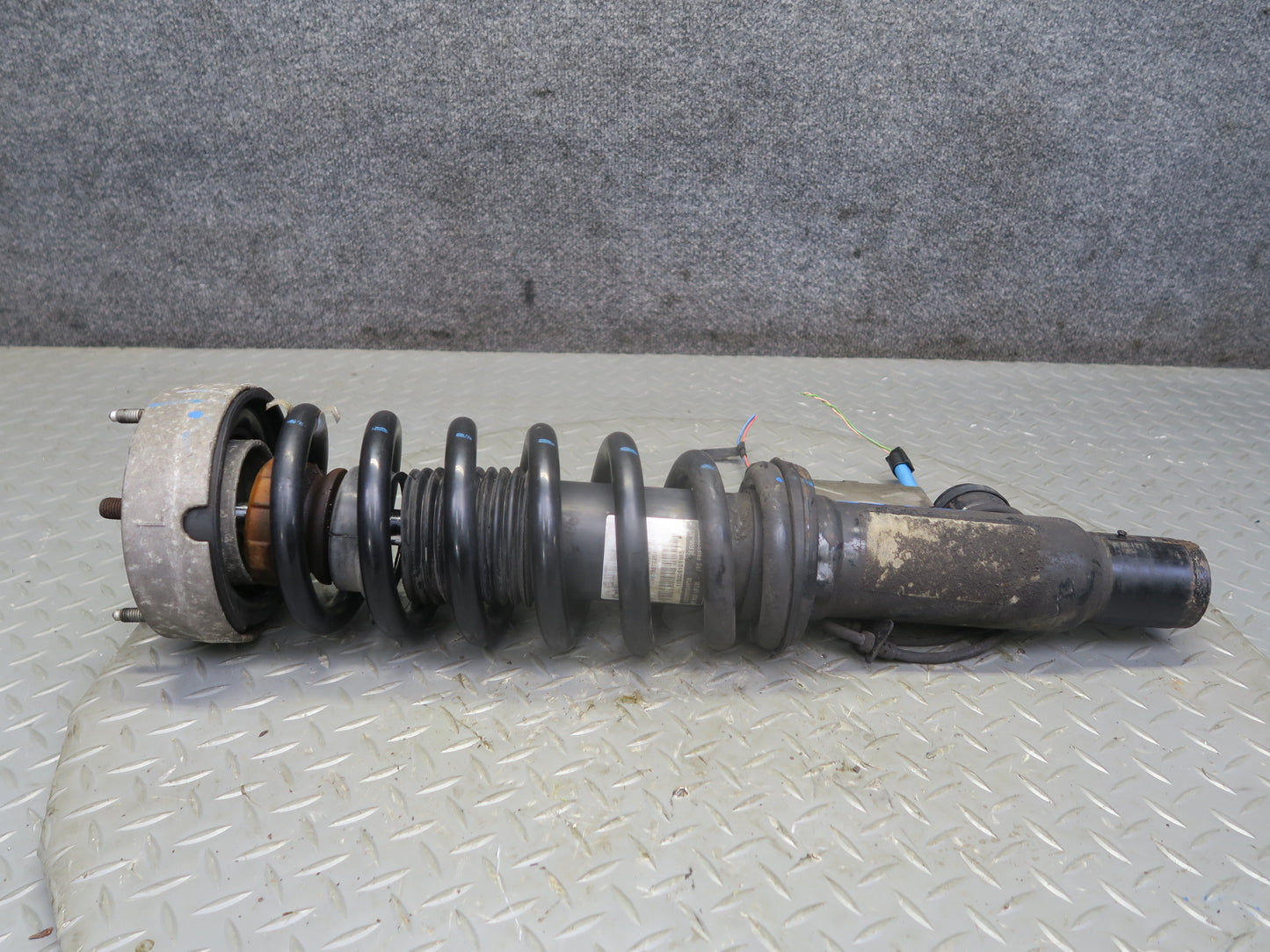 2010-2014 BMW E70 E71 X5M X6M Front VDC Strut Shock Absorber Set of 2
