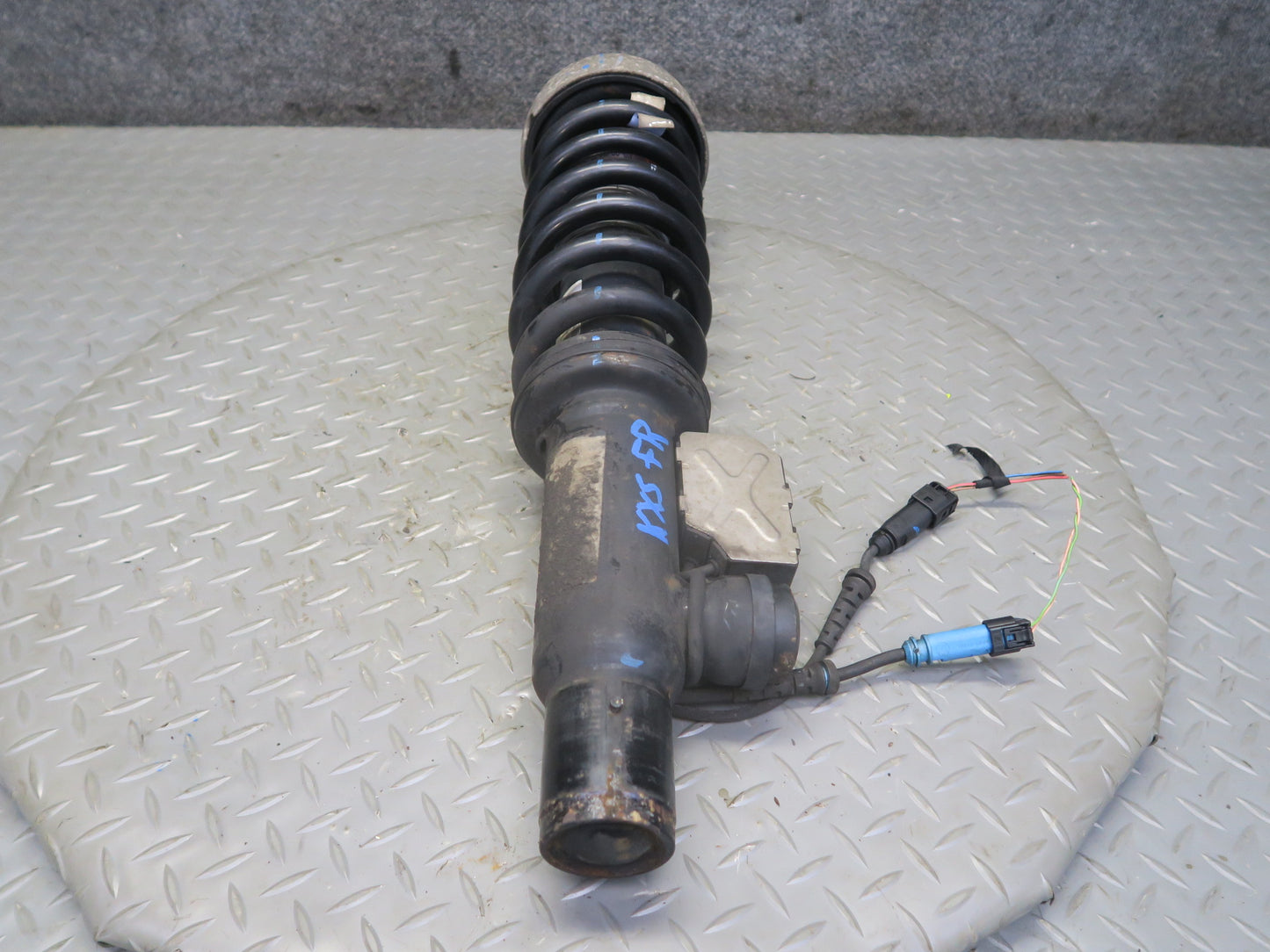 2010-2014 BMW E70 E71 X5M X6M Front VDC Strut Shock Absorber Set of 2