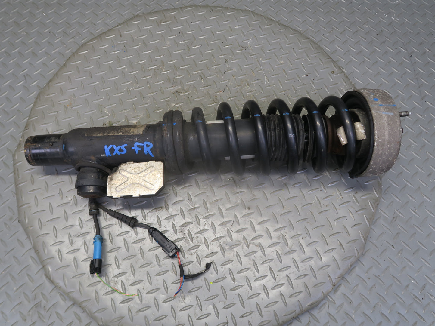 2010-2014 BMW E70 E71 X5M X6M Front VDC Strut Shock Absorber Set of 2