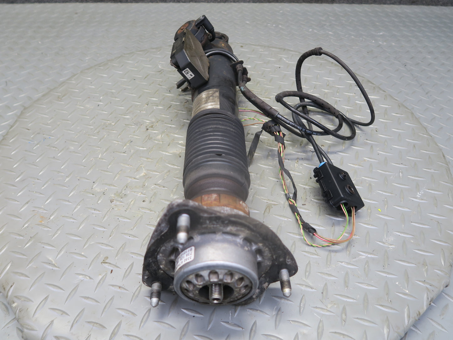 2010-2014 BMW E70 E71 X5M X6M Rear Left & Right VDC Strut Shock Absorber Set