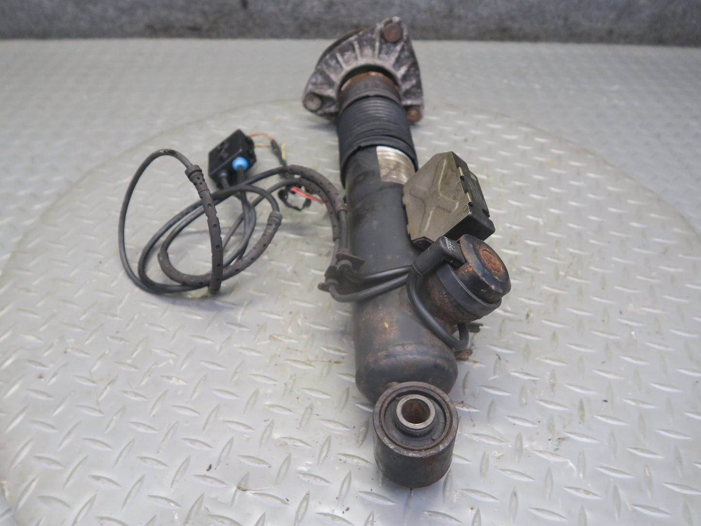2010-2014 BMW E70 E71 X5M X6M Rear Left & Right VDC Strut Shock Absorber Set