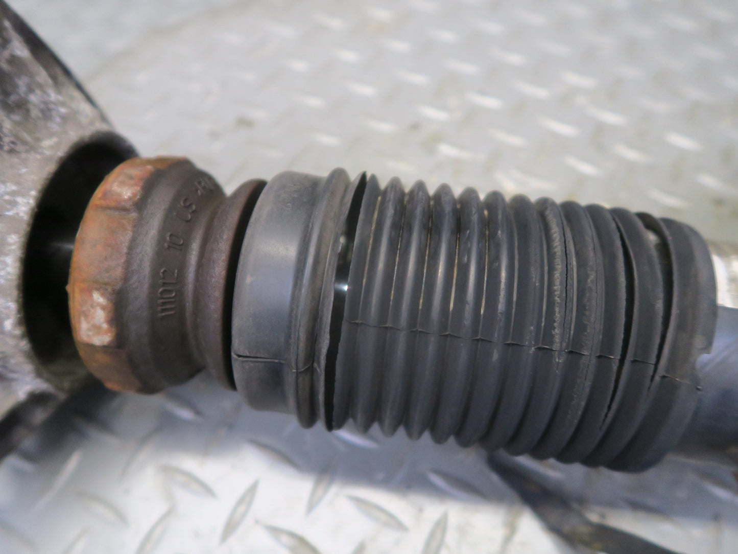 2010-2014 BMW E70 E71 X5M X6M Rear Left & Right VDC Strut Shock Absorber Set