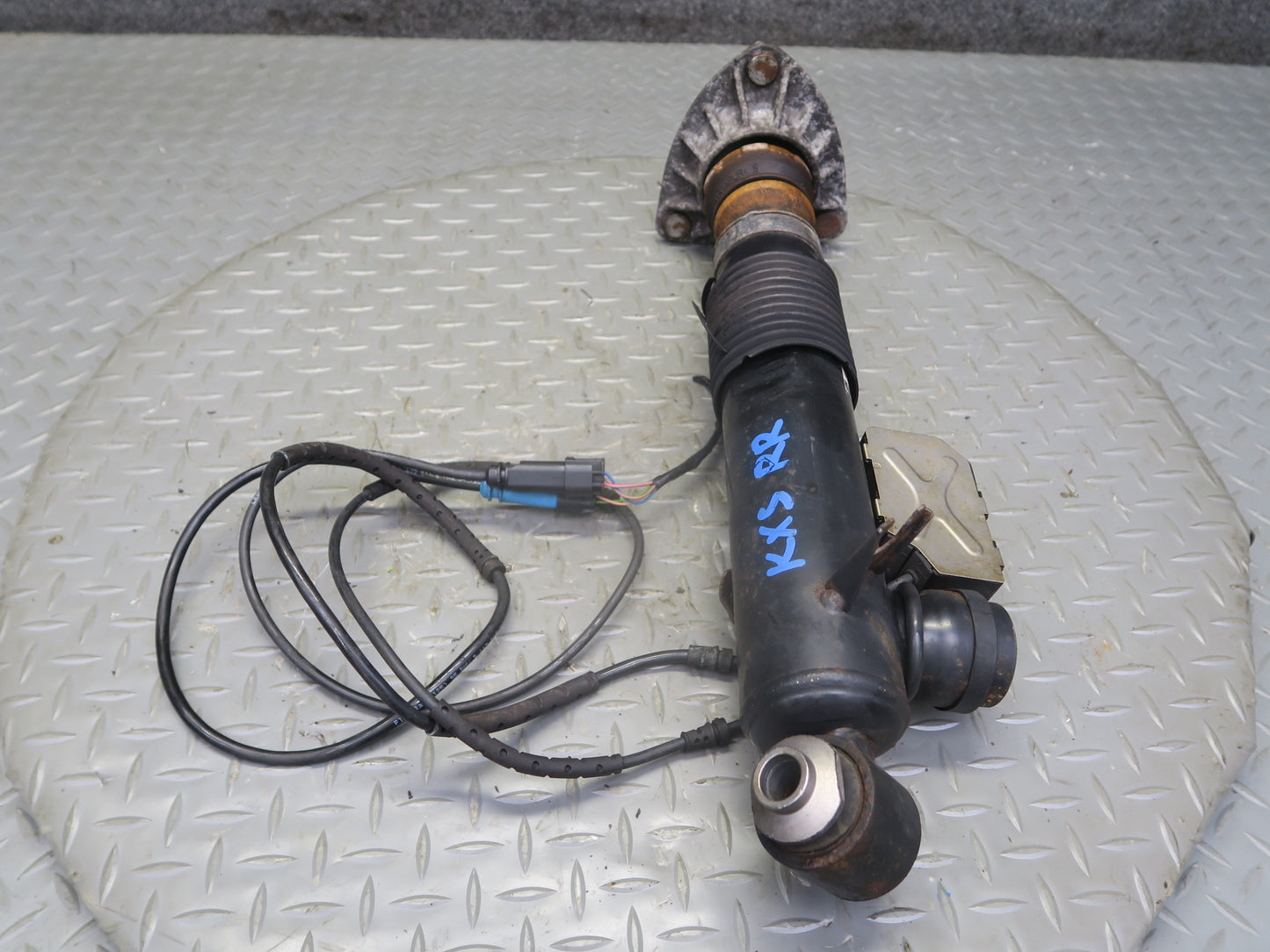 2010-2014 BMW E70 E71 X5M X6M Rear Left & Right VDC Strut Shock Absorber Set