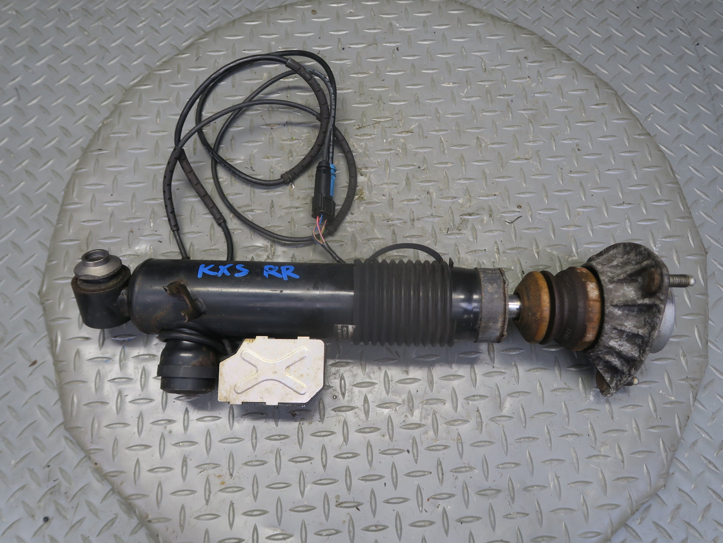2010-2014 BMW E70 E71 X5M X6M Rear Left & Right VDC Strut Shock Absorber Set