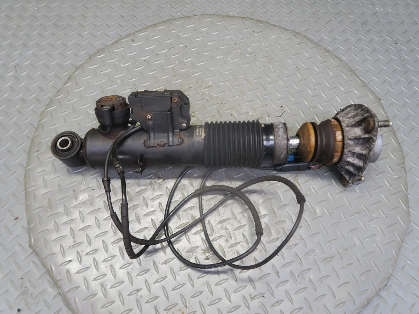 2010-2014 BMW E70 E71 X5M X6M Rear Left & Right VDC Strut Shock Absorber Set