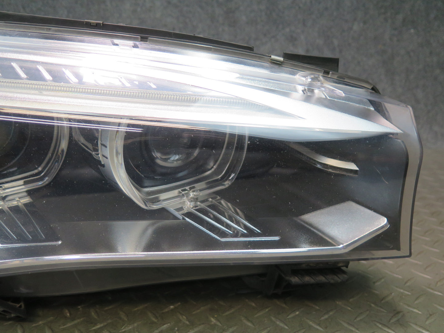 2014-2018 BMW F15 X5 Front Right Xenon Adaptive Headlight Lamp w Ballast 7460618