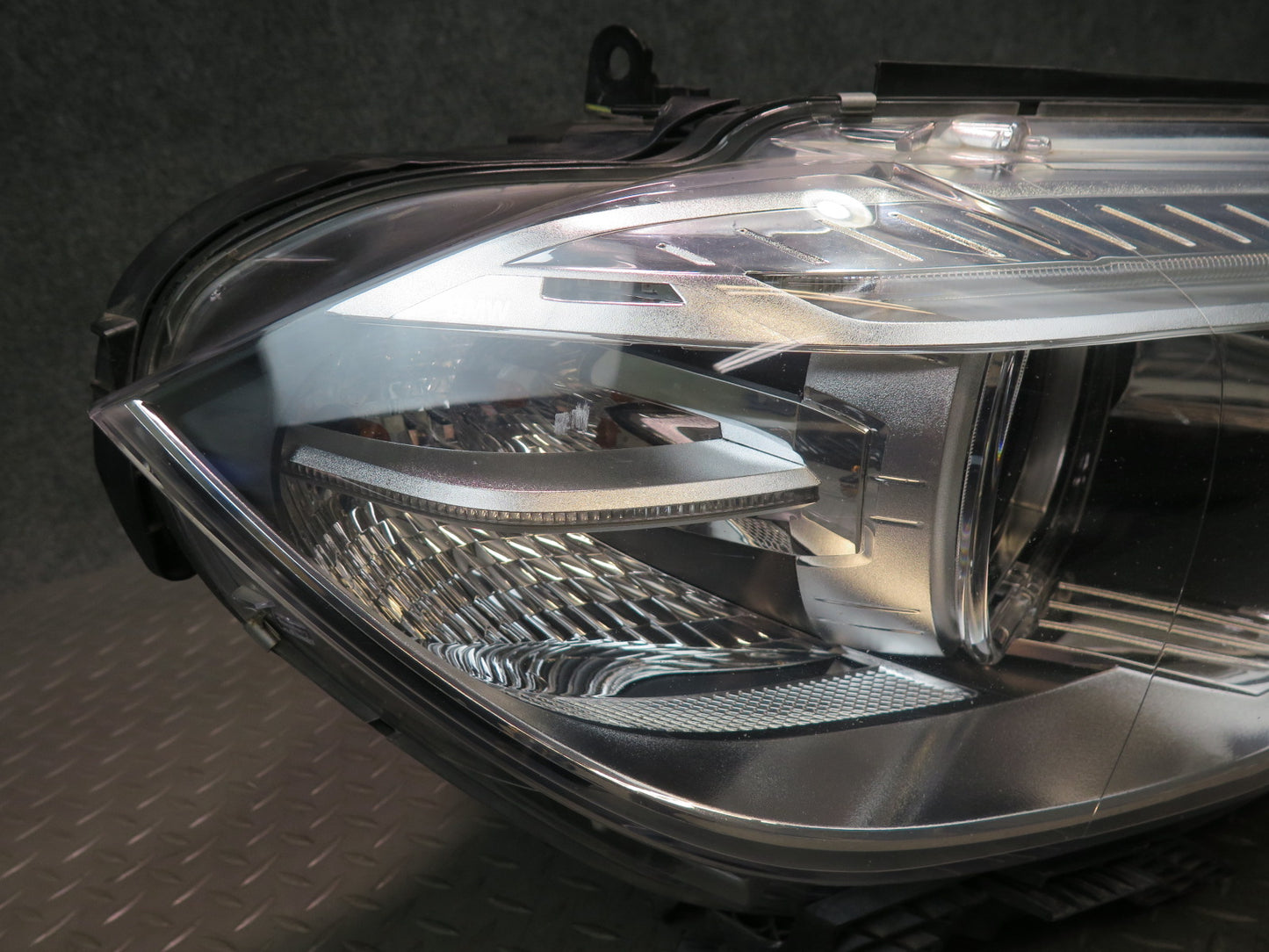 2014-2018 BMW F15 X5 Front Right Xenon Adaptive Headlight Lamp w Ballast 7460618
