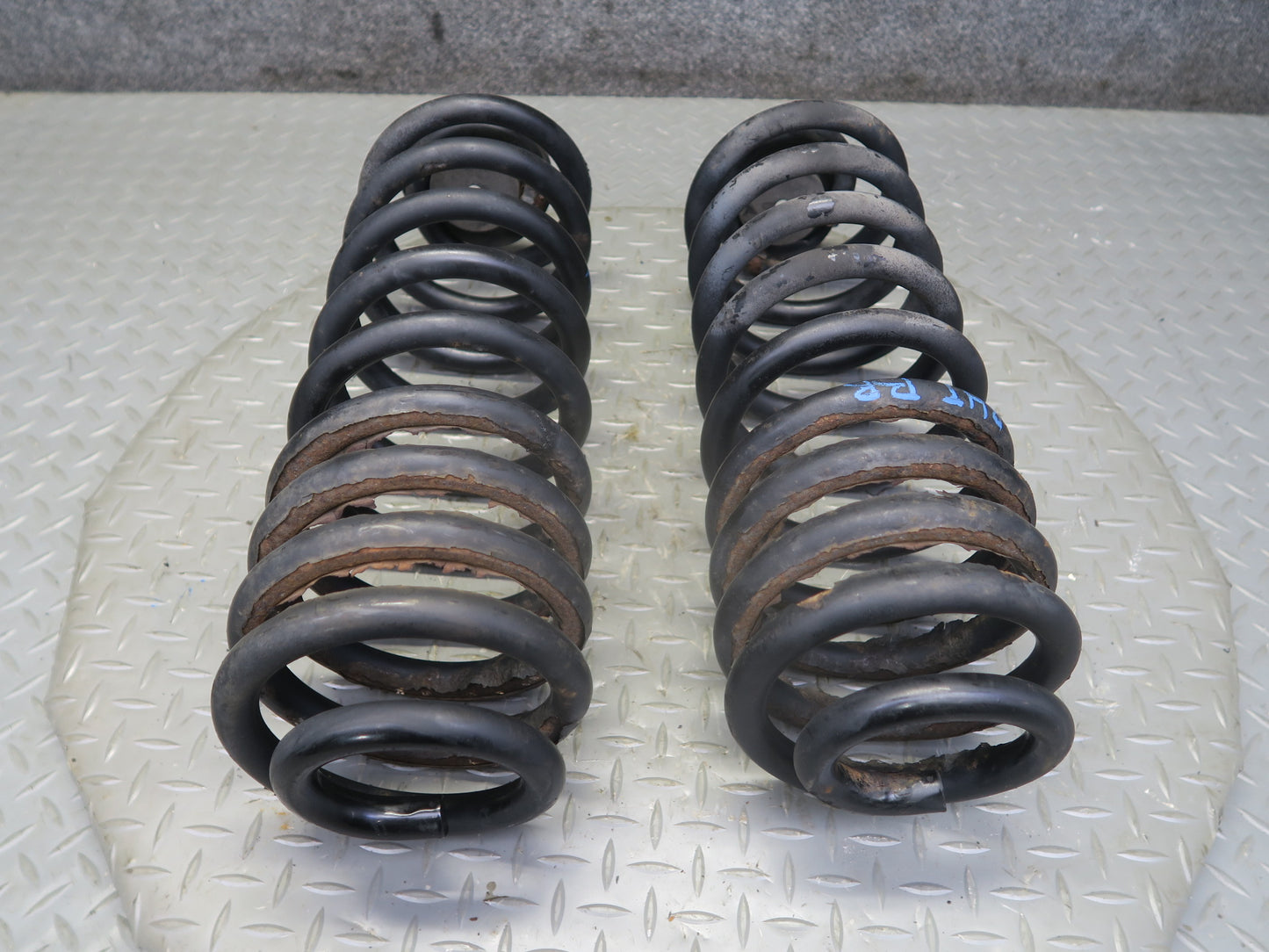 2003-2009 Hummer H2 AWD Rear Suspension Left & Right Coil Spring Set of 2