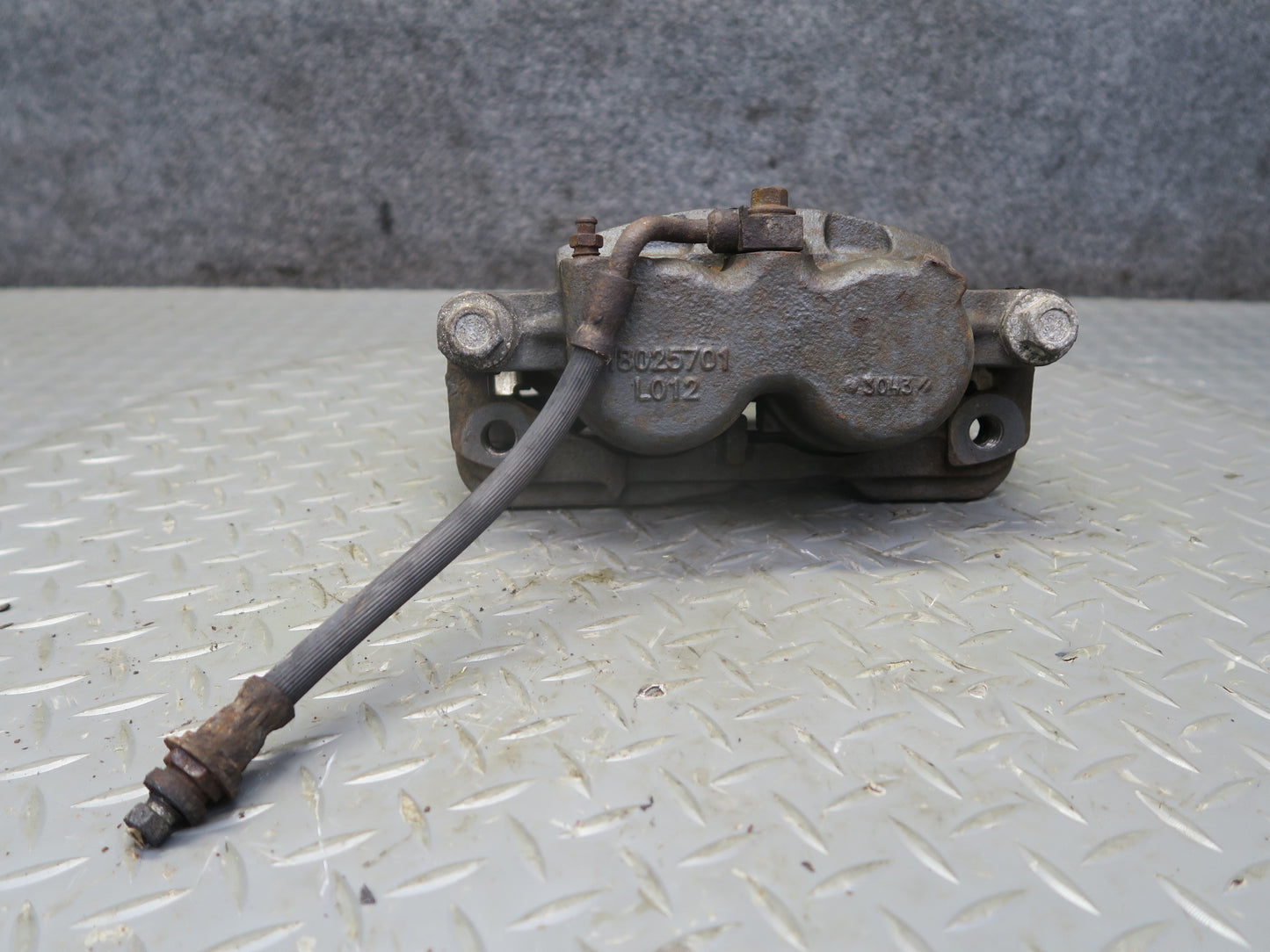 2003-2009 Hummer H2 AWD Front Left & Right Side Brake Caliper Set of 2
