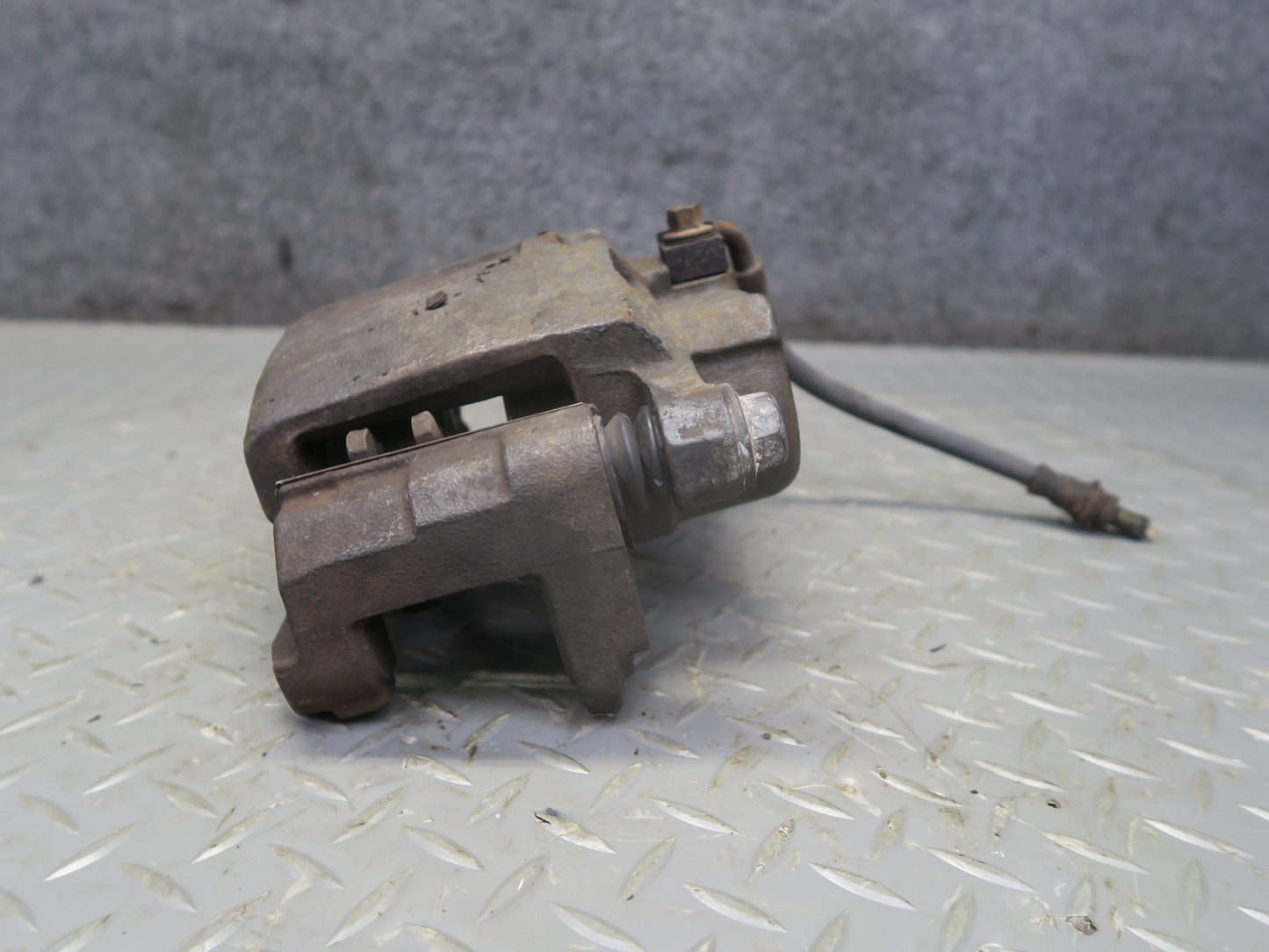 2003-2009 Hummer H2 AWD Front Left & Right Side Brake Caliper Set of 2