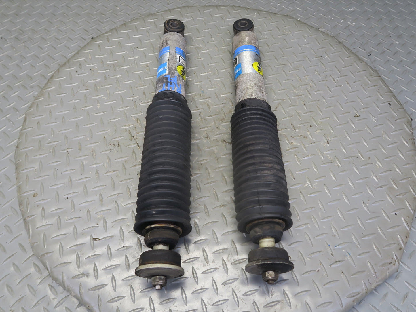2003-2009 Hummer H2 Front Left & Right Side Strut Shock Absorber Bilstein