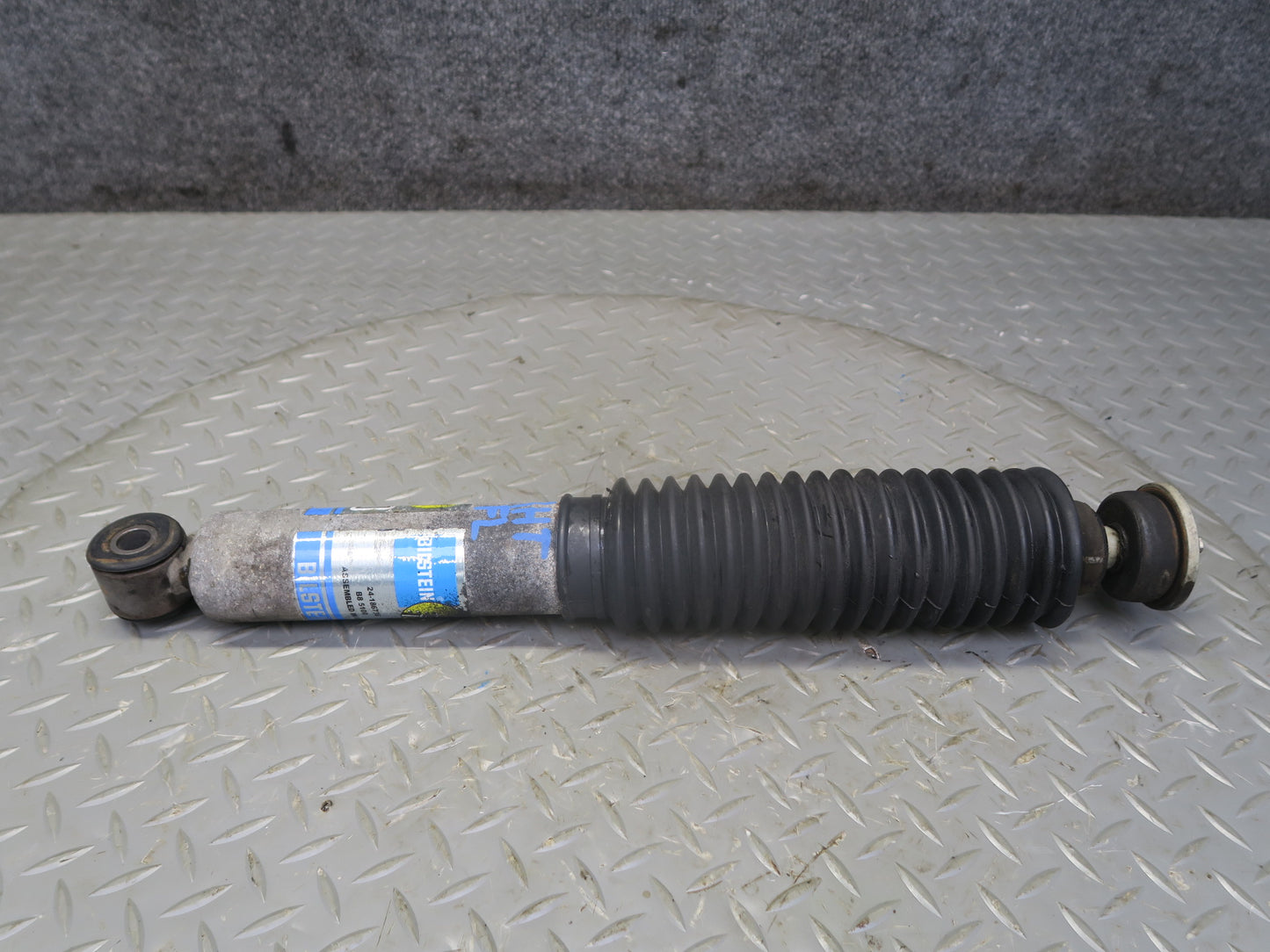 2003-2009 Hummer H2 Front Left & Right Side Strut Shock Absorber Bilstein