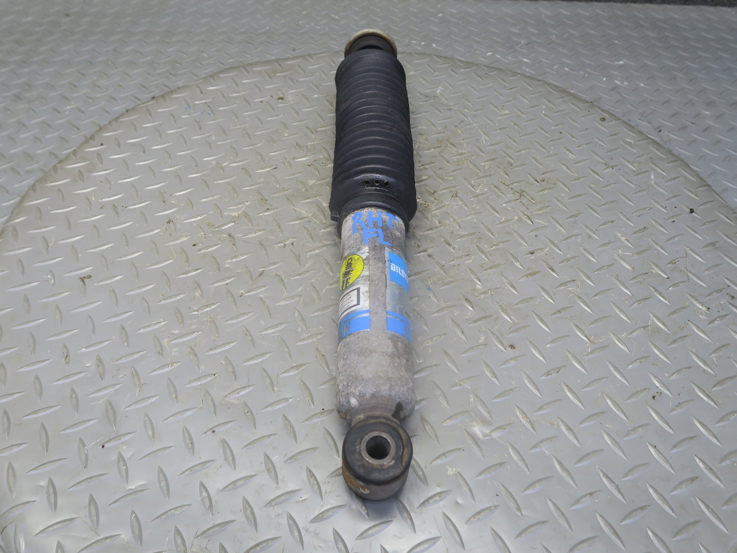 2003-2009 Hummer H2 Front Left & Right Side Strut Shock Absorber Bilstein