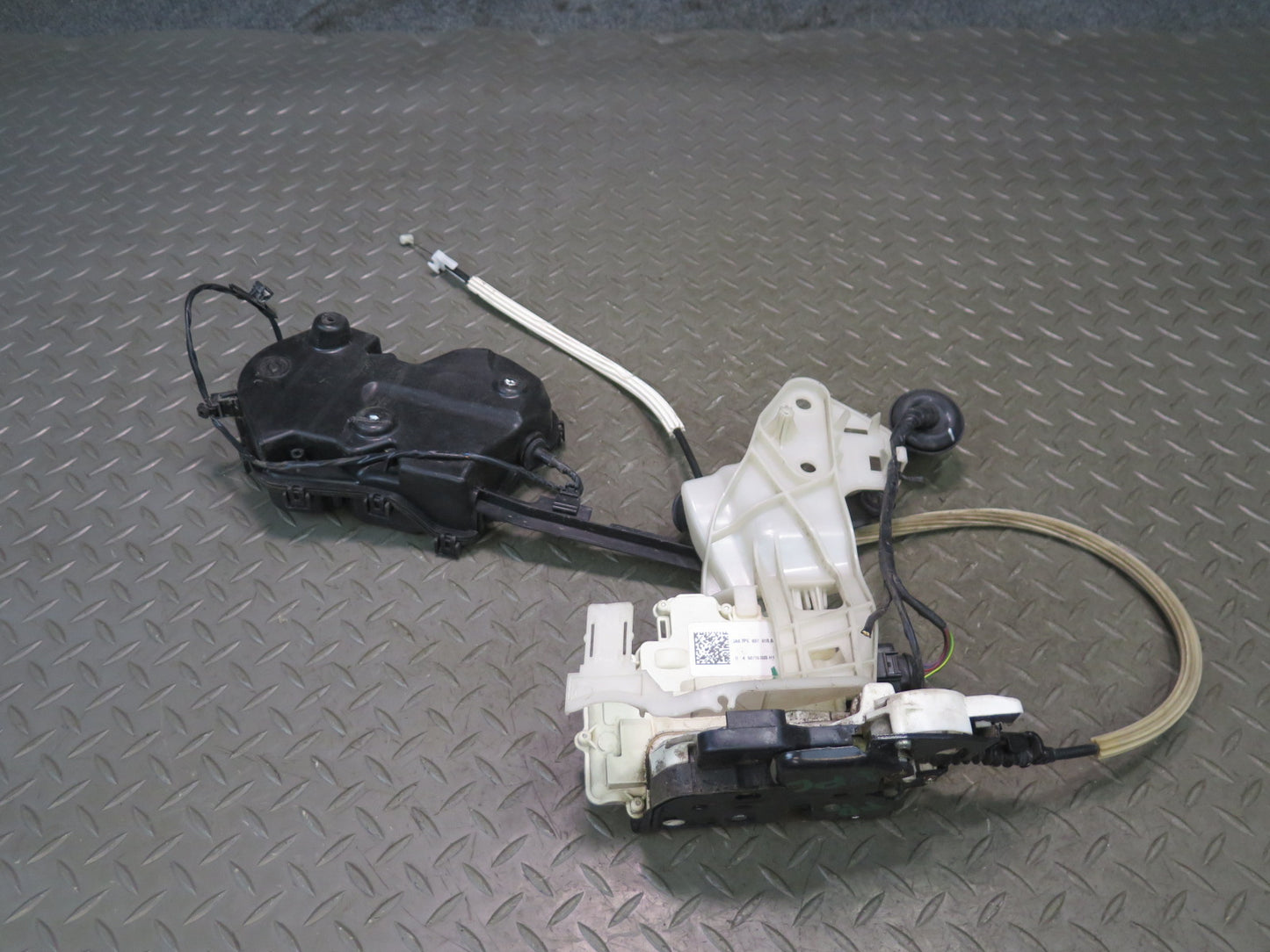 2011-2018 Porsche Cayenne 958 Front Right Door Lock Latch Actuator w Soft Close