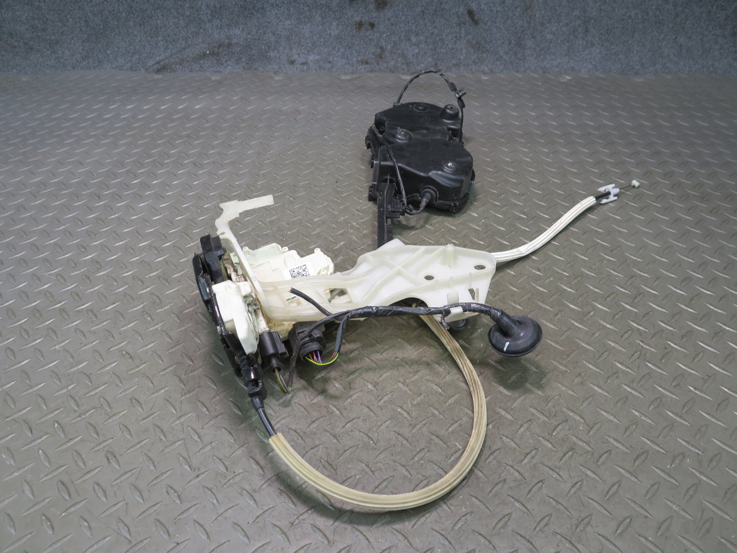 2011-2018 Porsche Cayenne 958 Front Right Door Lock Latch Actuator w Soft Close