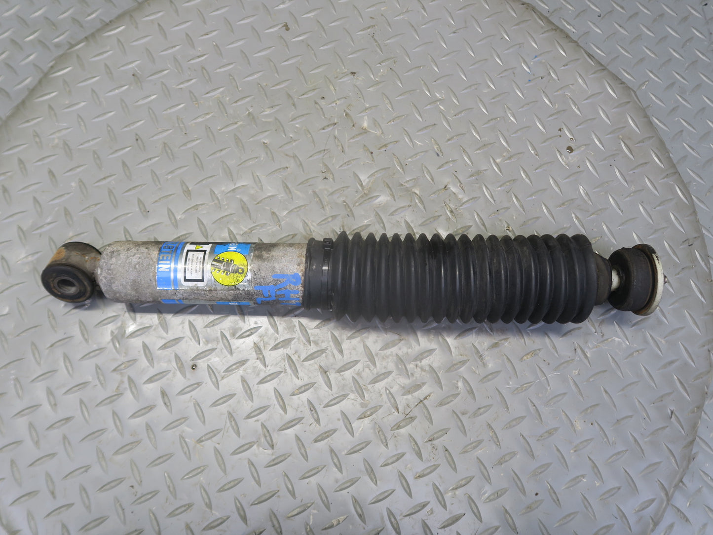 2003-2009 Hummer H2 Front Left & Right Side Strut Shock Absorber Bilstein