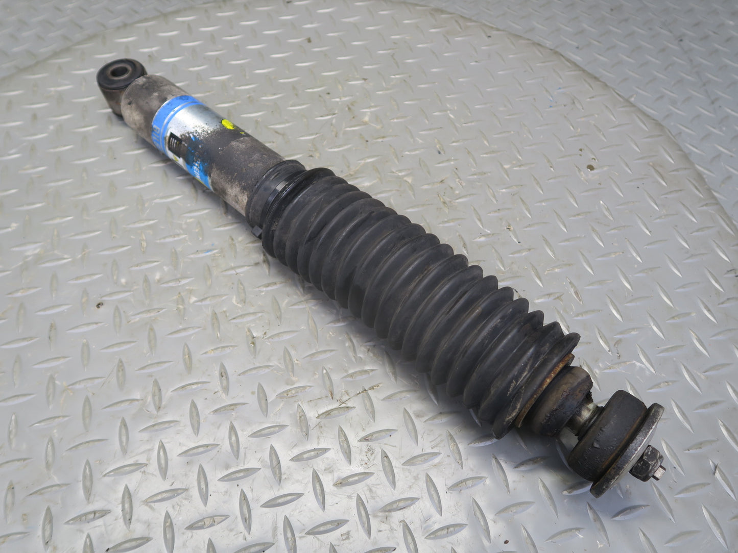 2003-2009 Hummer H2 Front Left & Right Side Strut Shock Absorber Bilstein