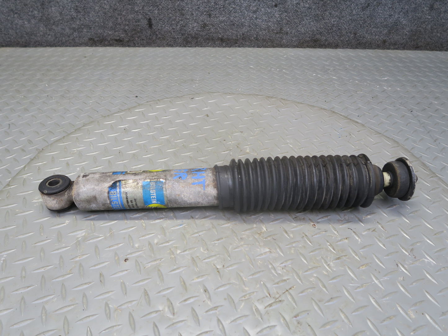 2003-2009 Hummer H2 Front Left & Right Side Strut Shock Absorber Bilstein