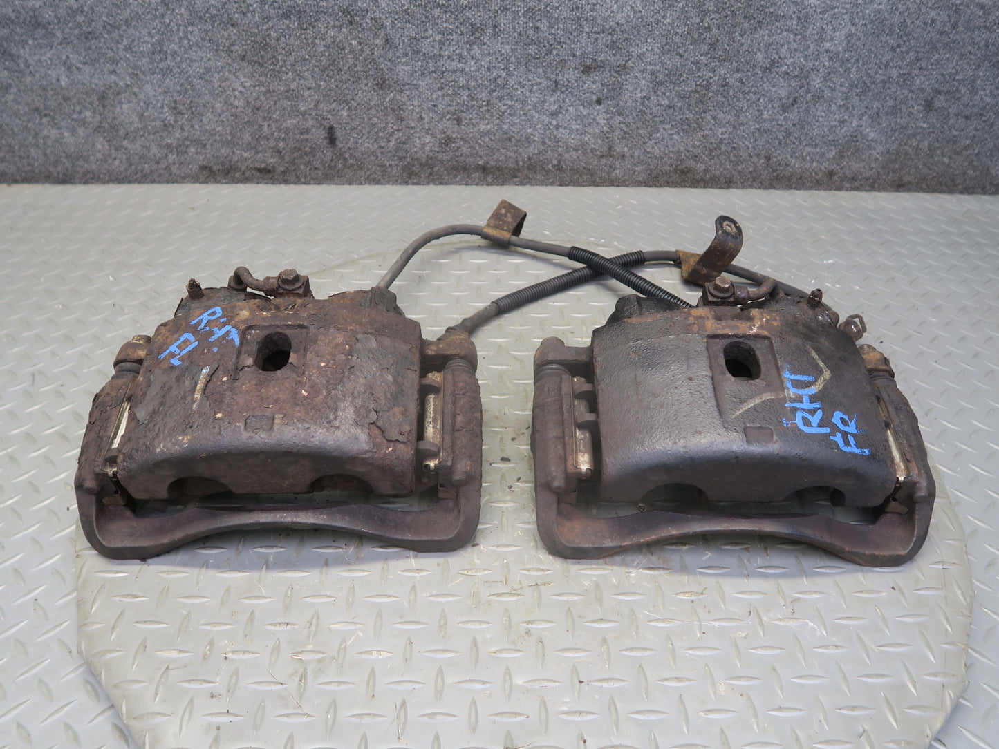 2003-2009 Hummer H2 AWD Front Left & Right Side Brake Caliper Set of 2