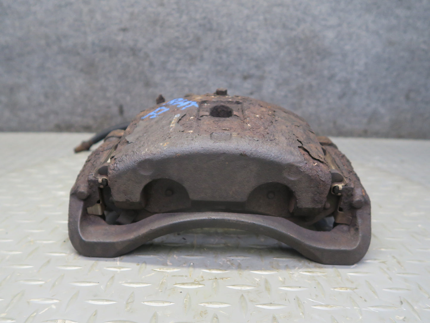 2003-2009 Hummer H2 AWD Front Left & Right Side Brake Caliper Set of 2