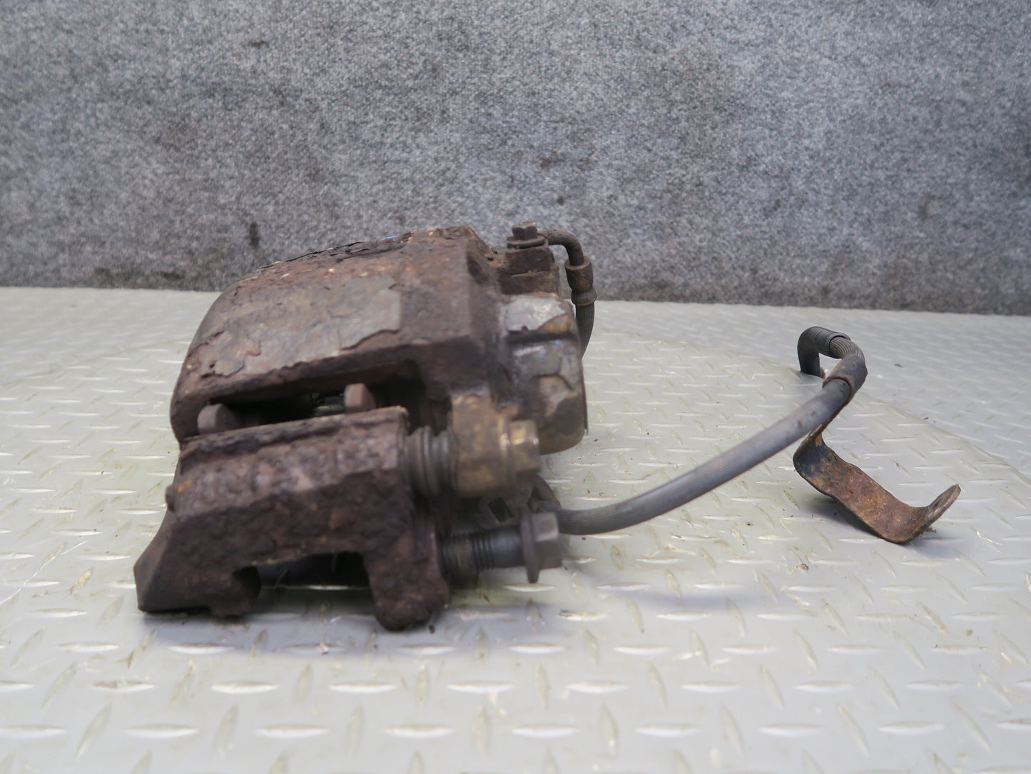 2003-2009 Hummer H2 AWD Front Left & Right Side Brake Caliper Set of 2