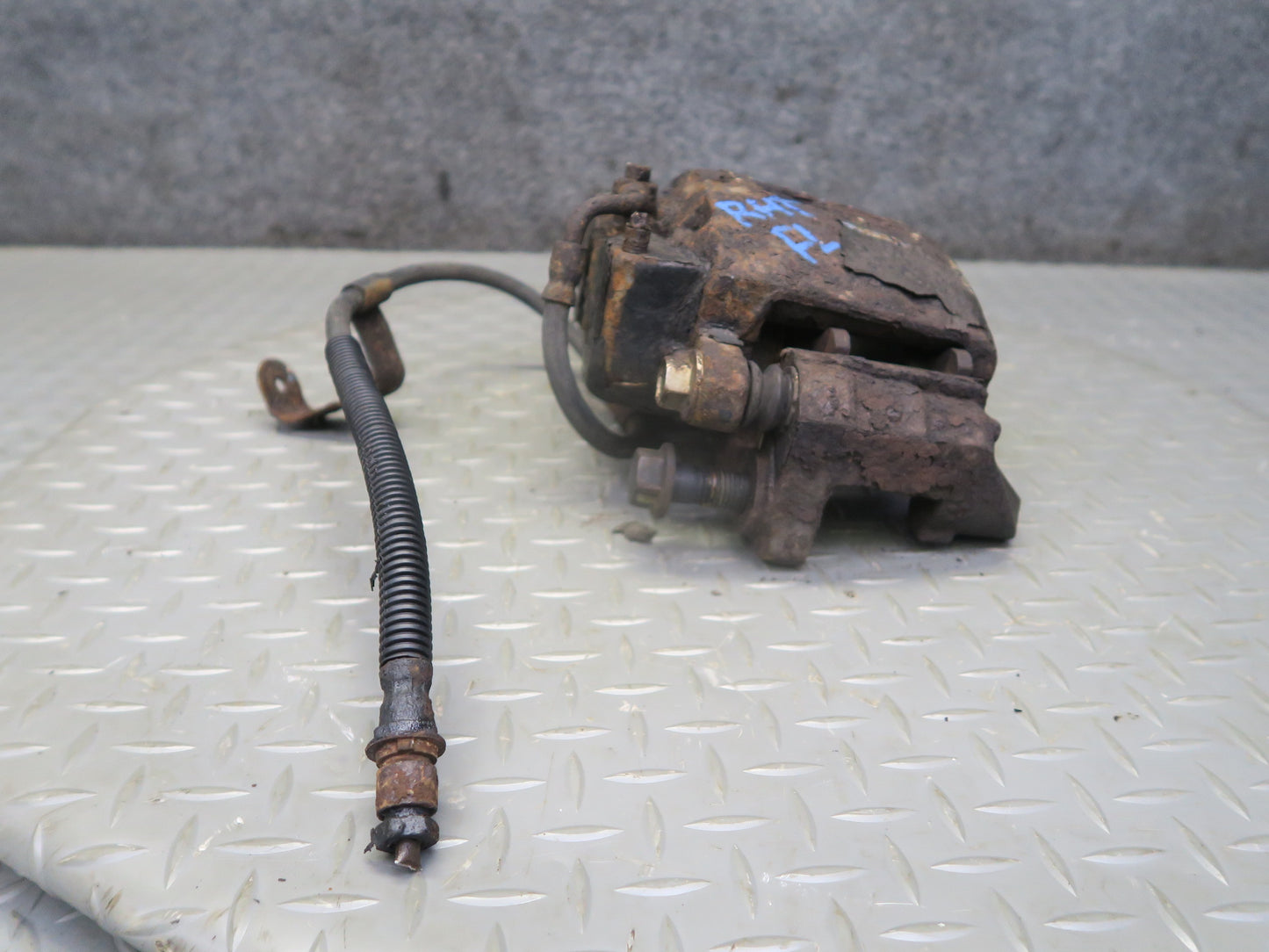 2003-2009 Hummer H2 AWD Front Left & Right Side Brake Caliper Set of 2