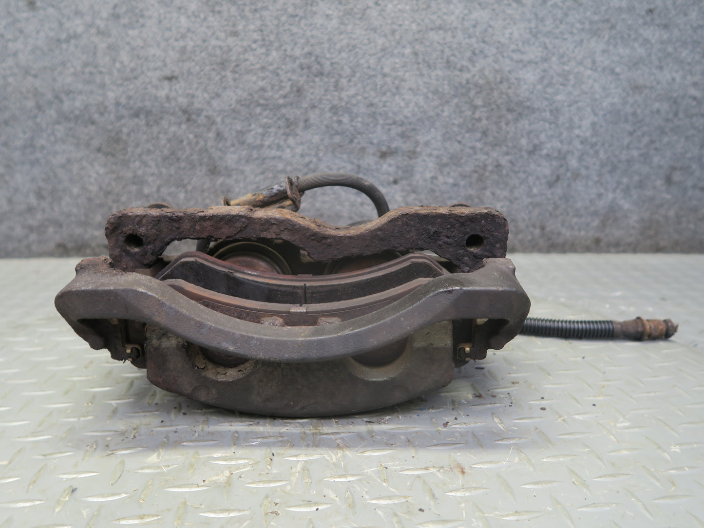 2003-2009 Hummer H2 AWD Front Left & Right Side Brake Caliper Set of 2