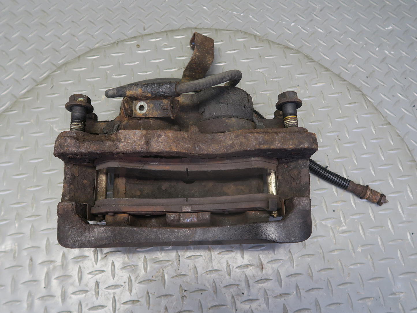 2003-2009 Hummer H2 AWD Front Left & Right Side Brake Caliper Set of 2