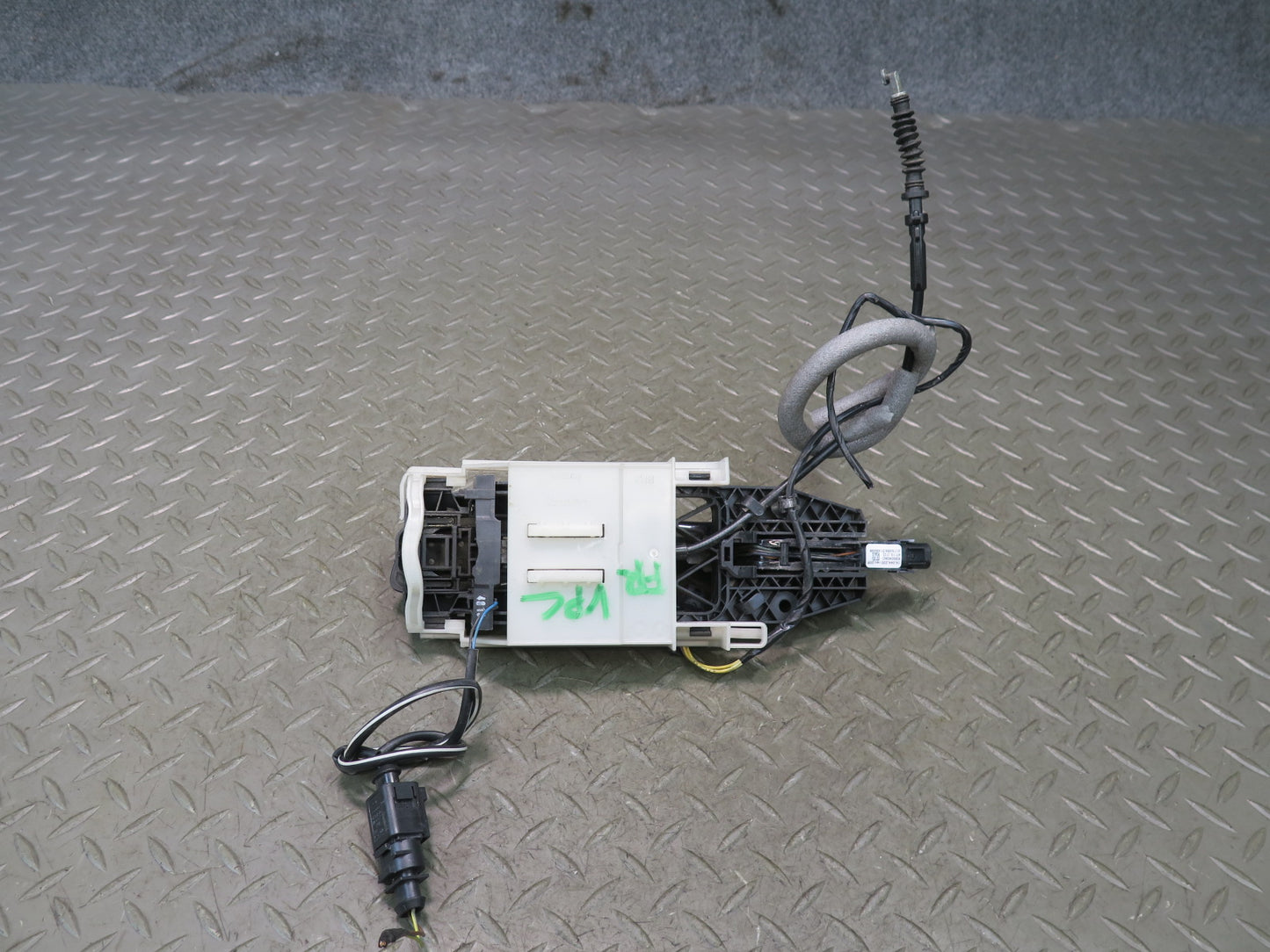 2011-2018 Porsche Cayenne 958 Front Right Door Exterior Handle w Keyless Entry