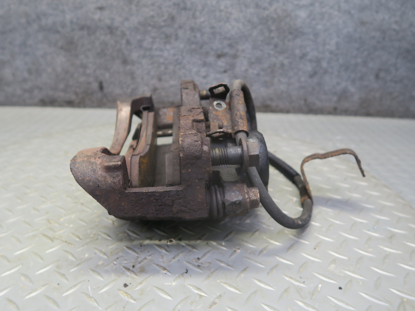 2003-2009 Hummer H2 AWD Front Left & Right Side Brake Caliper Set of 2