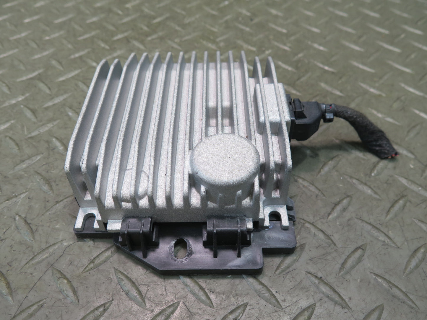 2015-2018 Porsche Cayenne 958 E-hybrid Engine Noise Control Module 5QE035335J