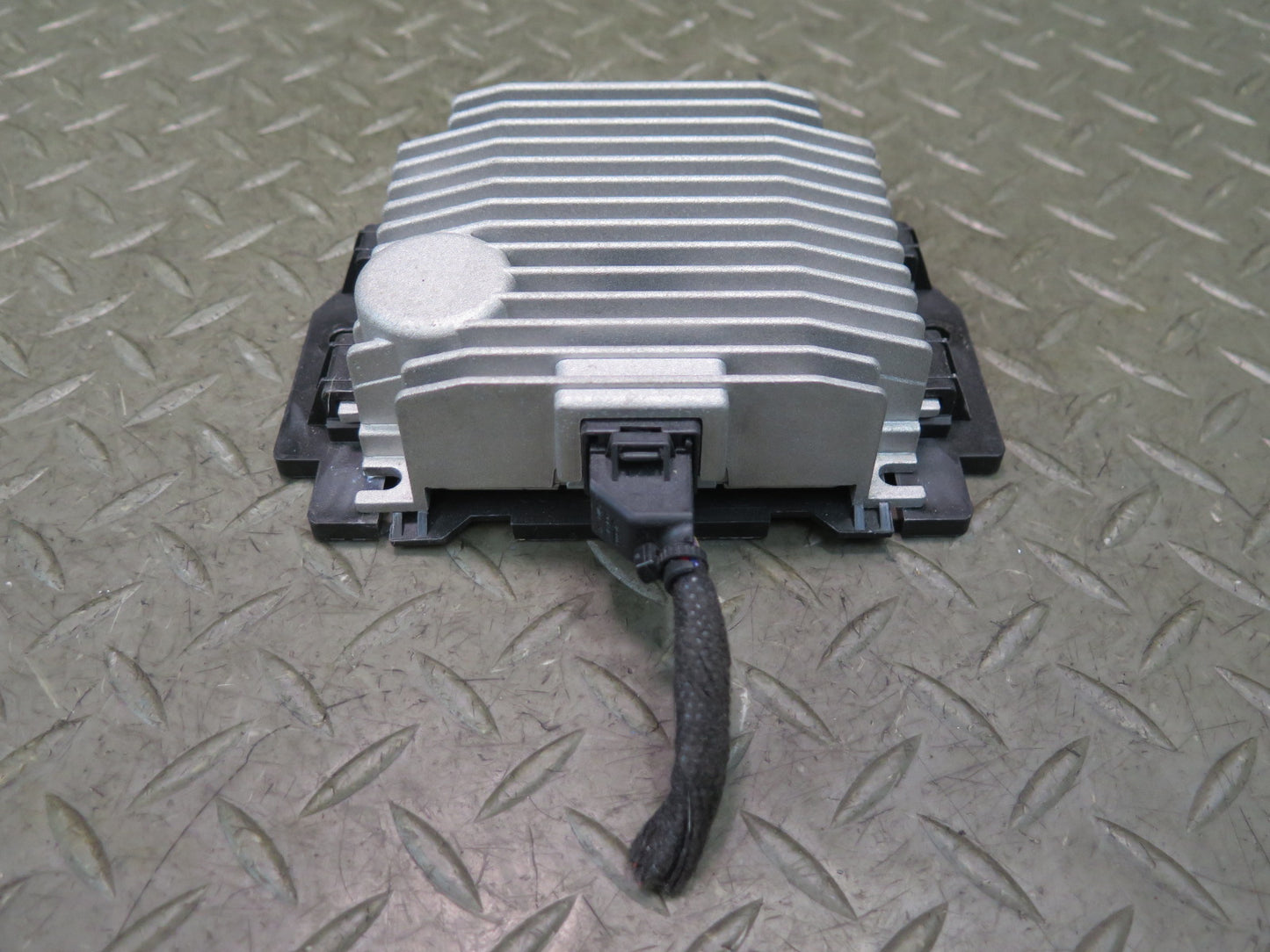 2015-2018 Porsche Cayenne 958 E-hybrid Engine Noise Control Module 5QE035335J